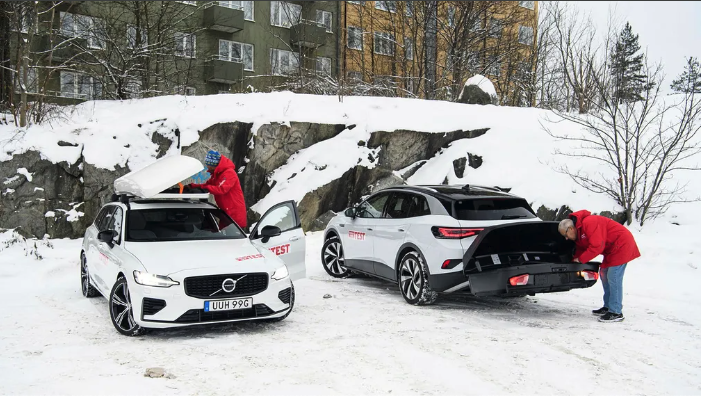 Dagens Nyheter - Takbox eller Bakbox - vilket är bäst på skidresan? - IXTAbox