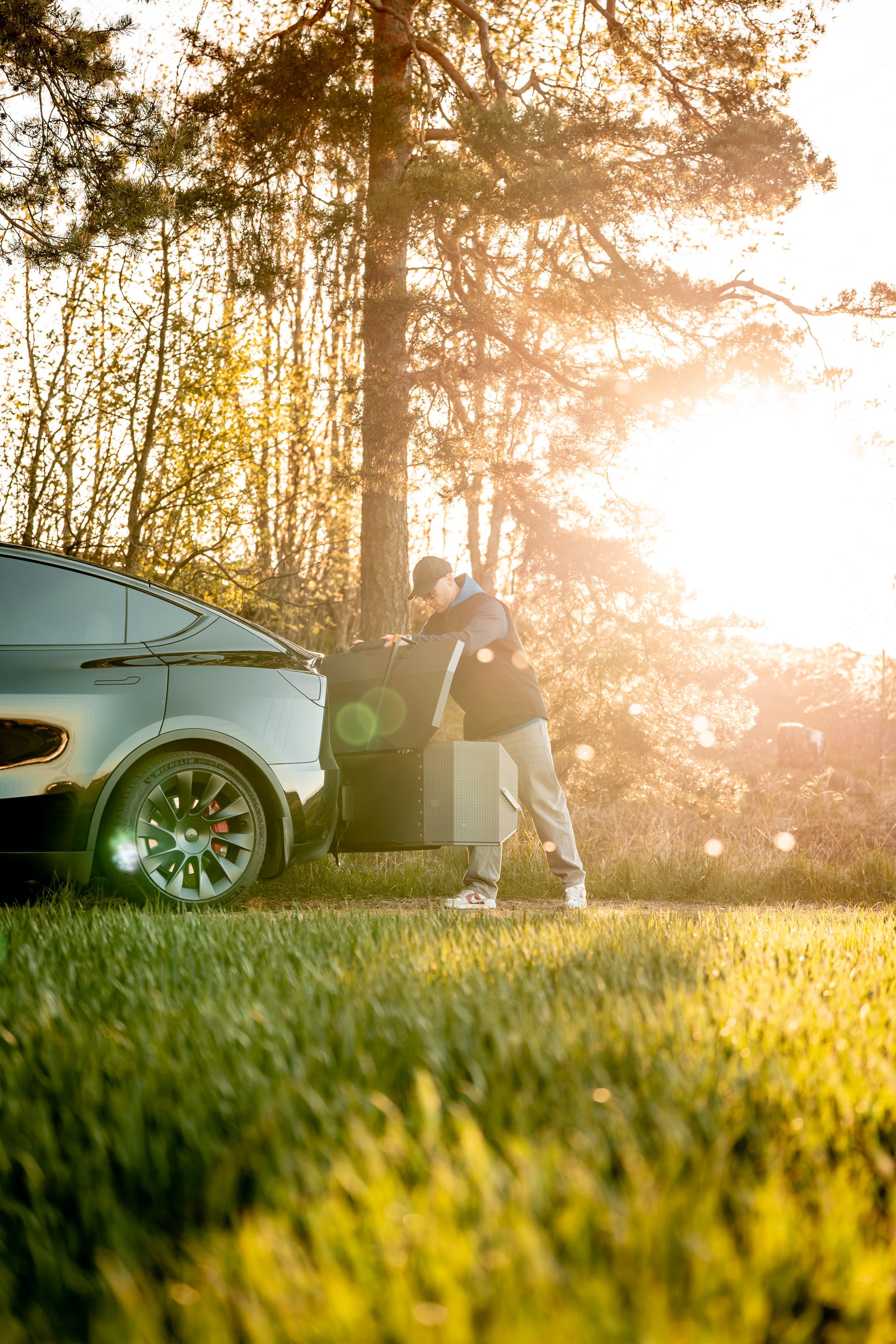Why IXTAbox Outshines Roof Boxes and Other Cargo Solutions for Your Travels