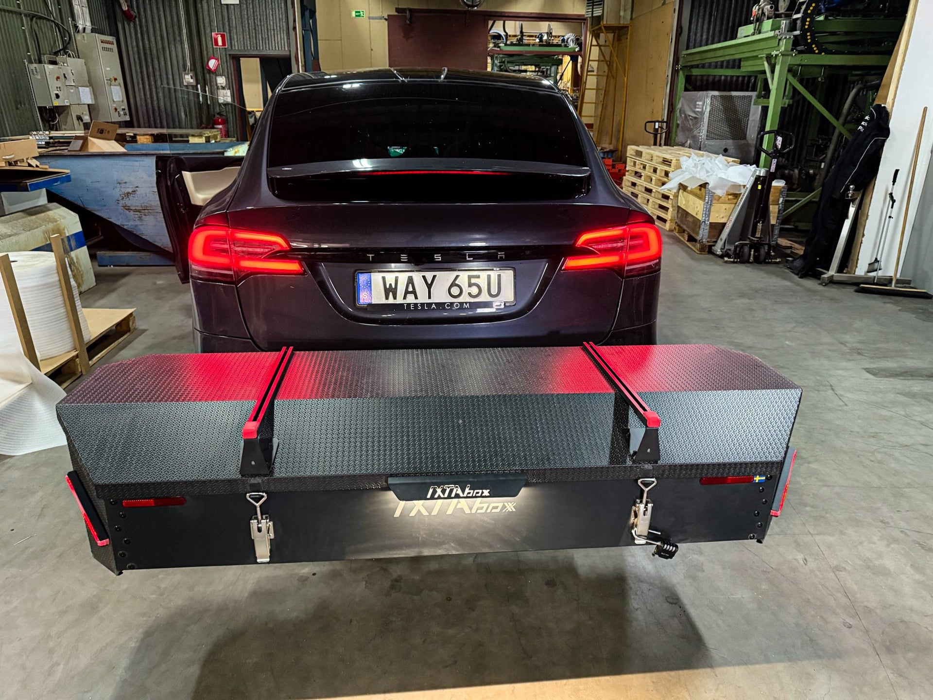 IXTAbox: The Sustainable Design of the Ultimate Hitch Cargo Carrier